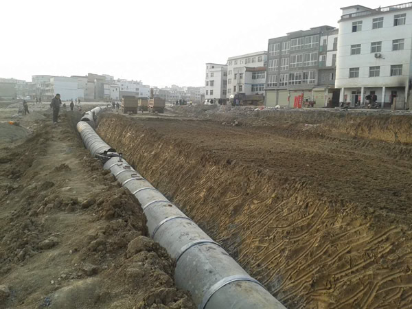 羊山新区新五大道建设施工中的排水管道