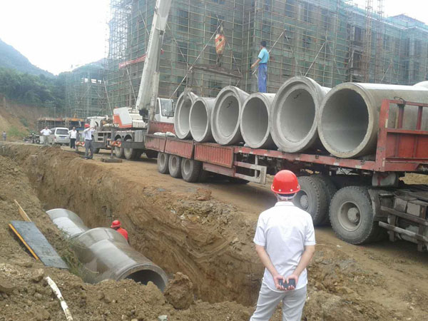 羊山大道建设施工中的排水管道
